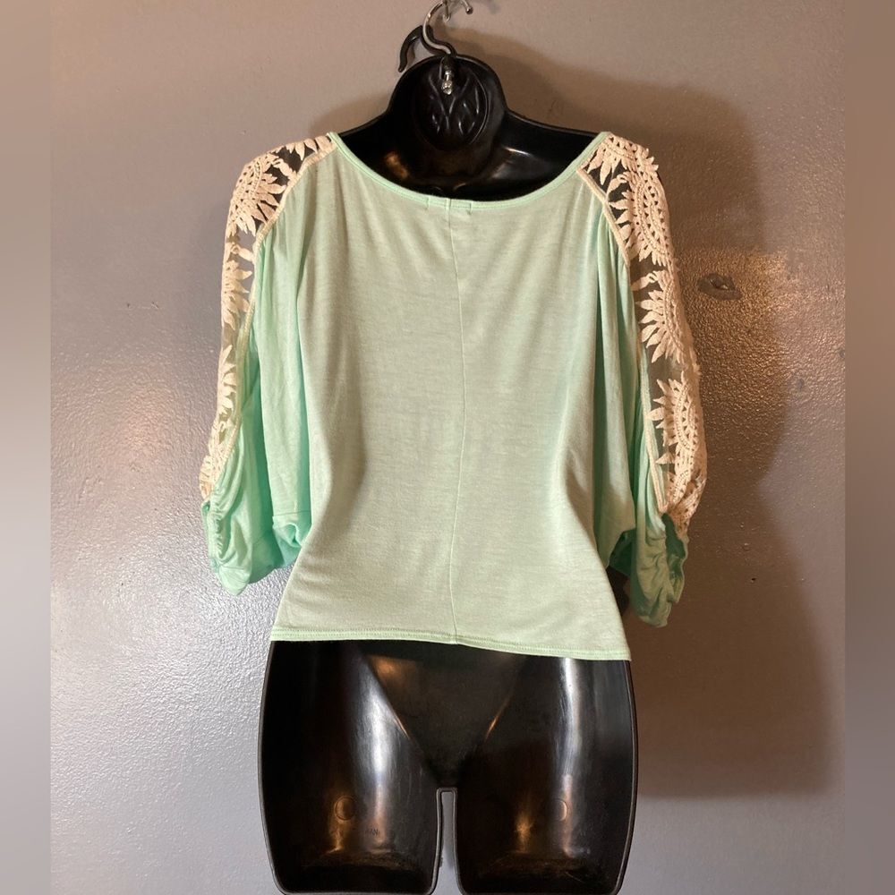 Venus green crochet batwing blouse - Picture 8 of 8